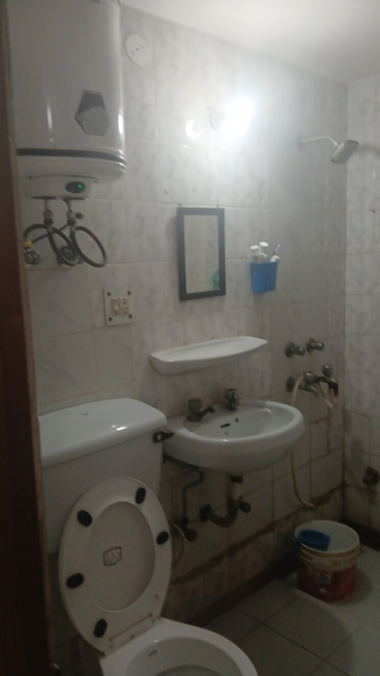 Bathroom, gail-apartments 3 Bedroom 1600 Sq.Ft. Apartment In Sector 62 Noida 9596781