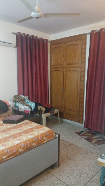 Furnished Amenities in 3 BHK Apartment at Gail Apartments, Sector 62 – for Rent