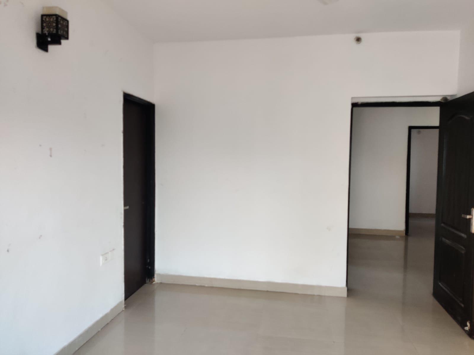 3 BHK + Servant Room Apartment For Rent in Amrapali Platinum