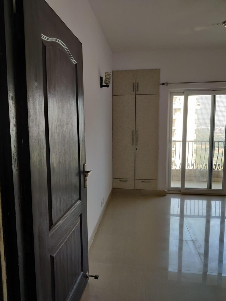 undefined, amrapali-platinum 3 Bedroom 1775 Sq.Ft. Apartment In Sector 119 Noida 9596743