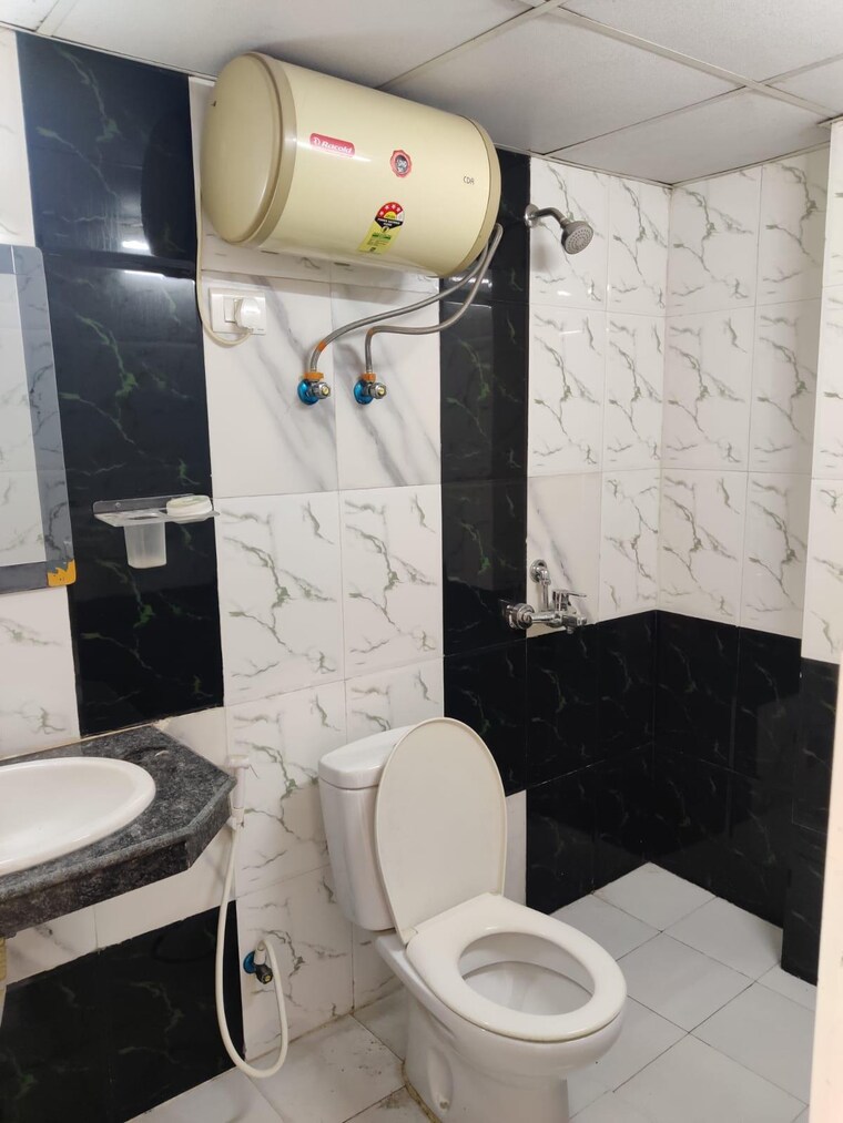 Bathroom, amrapali-platinum 3 Bedroom 1775 Sq.Ft. Apartment In Sector 119 Noida 9596743