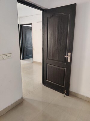Room in 3 BHK Apartment at Amrapali Platinum, Sector 119 – for Rent