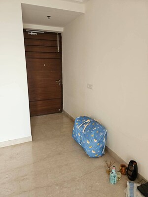 Room in 3 BHK Apartment at AIPL Zen Residences, Sector 70a – for Rent