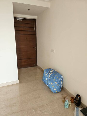 Room in 3 BHK Apartment at AIPL Zen Residences, Sector 70a – for Rent