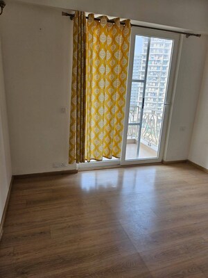 Room in 3 BHK Apartment at AIPL Zen Residences, Sector 70a – for Rent