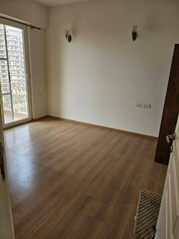 Room in 3 BHK Apartment at AIPL Zen Residences, Sector 70a – for Rent