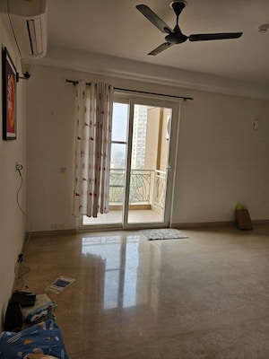 Room in 3 BHK Apartment at AIPL Zen Residences, Sector 70a – for Rent