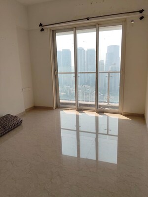Room in 2 BHK Apartment at JP Decks, Goregaon East – for Rent