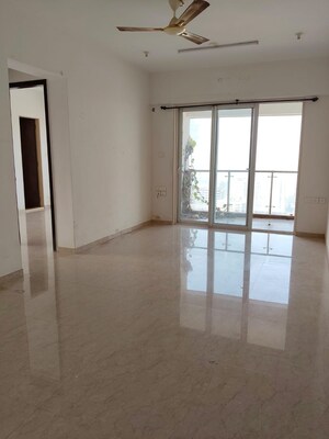 Room in 2 BHK Apartment at JP Decks, Goregaon East – for Rent