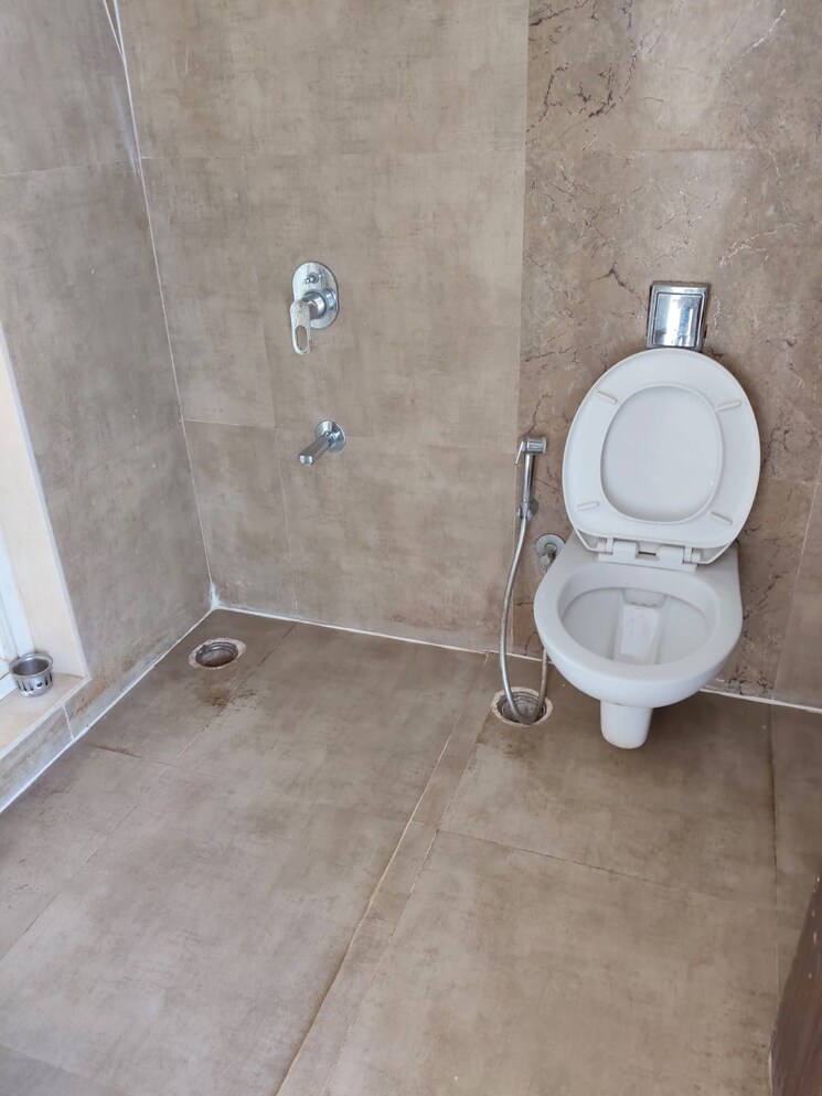 Bathroom, jp-decks 2 Bedroom 800 Sq.Ft. Apartment In Goregaon East Mumbai 9596795