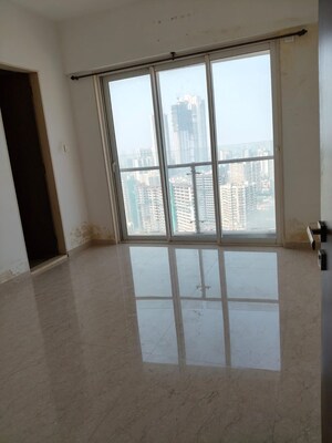 Room in 2 BHK Apartment at JP Decks, Goregaon East – for Rent