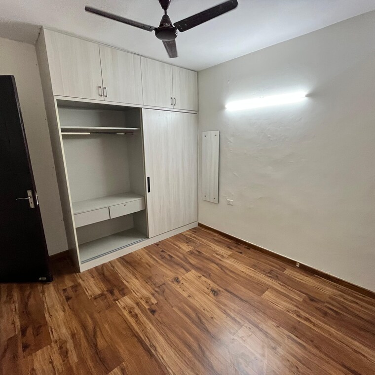 Room, signature-global-park-4-and-5 3 Bedroom 1120 Sq.Ft. Apartment In Sohna Sector 34 Gurgaon 9596780