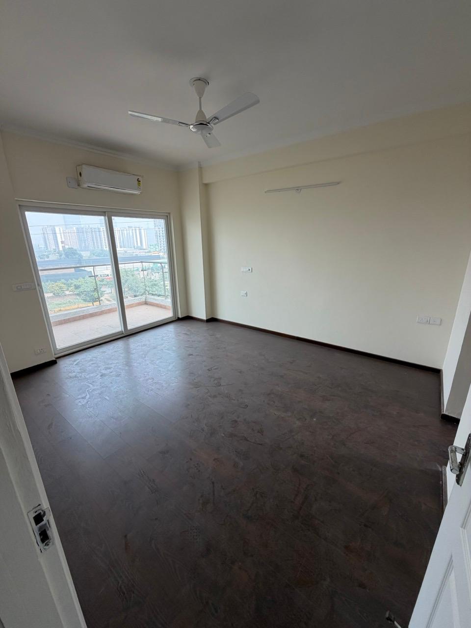 3.5 BHK + Pooja Room Apartment For Rent in Shree Vardhman Victoria