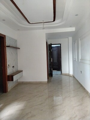 Building Lobby in 3 BHK Builder Floor at Sunshine Apartments Sector 73, Sector 73 – for Sale