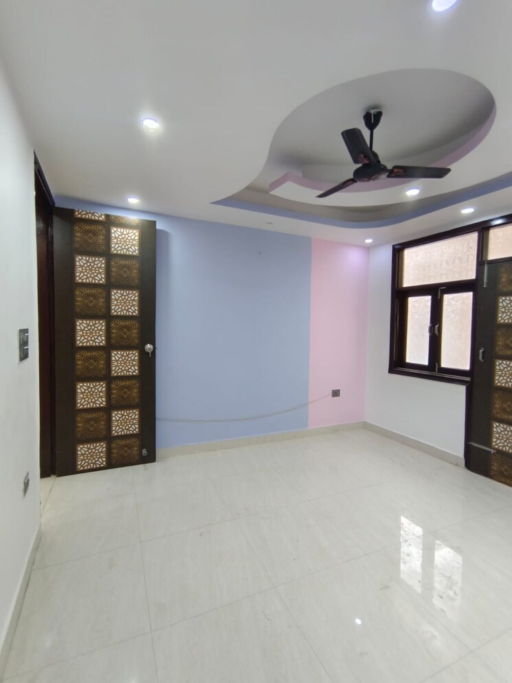 Room, sunshine-apartments-sector-73 3 Bedroom 1450 Sq.Ft. Builder Floor In Sector 73 Noida 9596927
