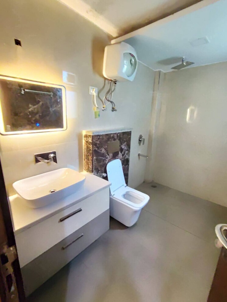 Bathroom, saket 3 Bedroom 1500 Sq.Ft. Builder Floor In Saket Delhi 9596931