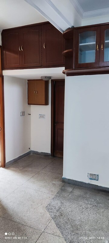 Room in 3 BHK Apartment at Sector 7 Dwarka – for Rent