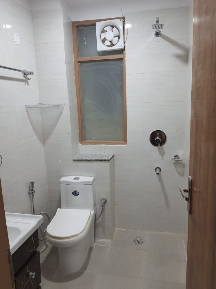 Bathroom, sector 45 1 RK 400 Sq.Ft. Builder Floor In Sector 45 Gurgaon 9596853