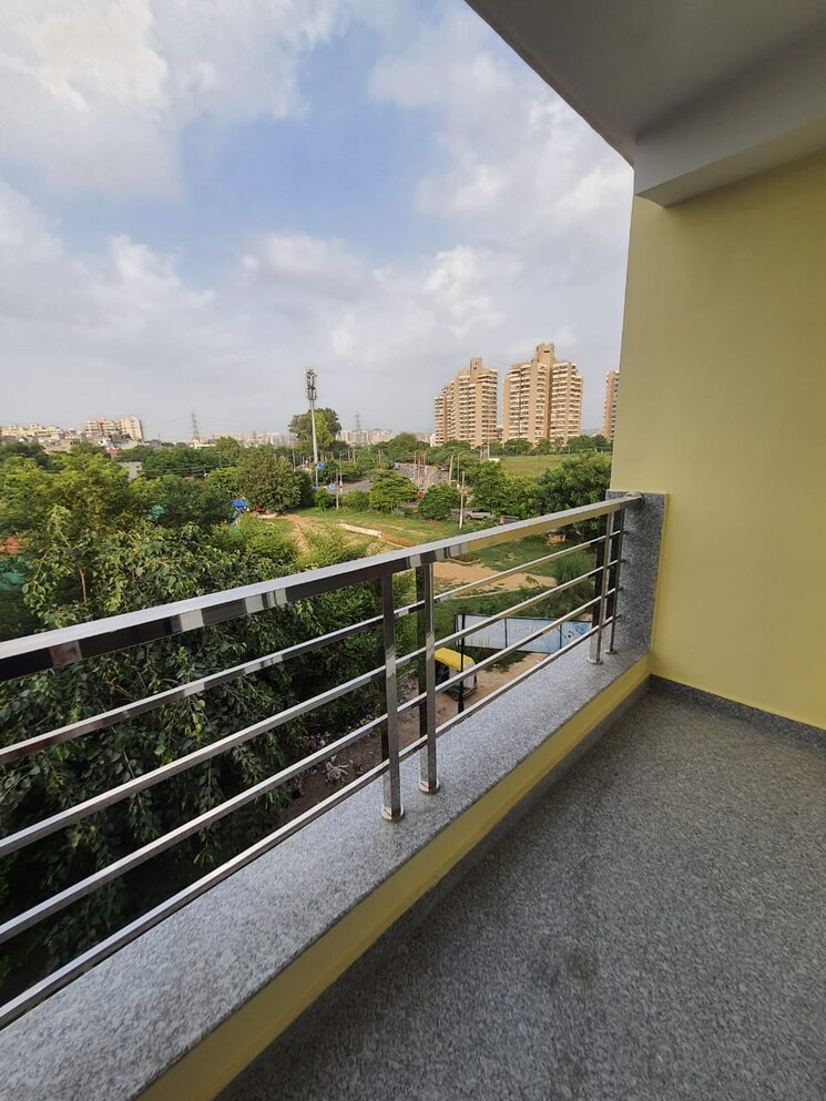 Balcony, sector 45 1 RK 400 Sq.Ft. Builder Floor In Sector 45 Gurgaon 9596853