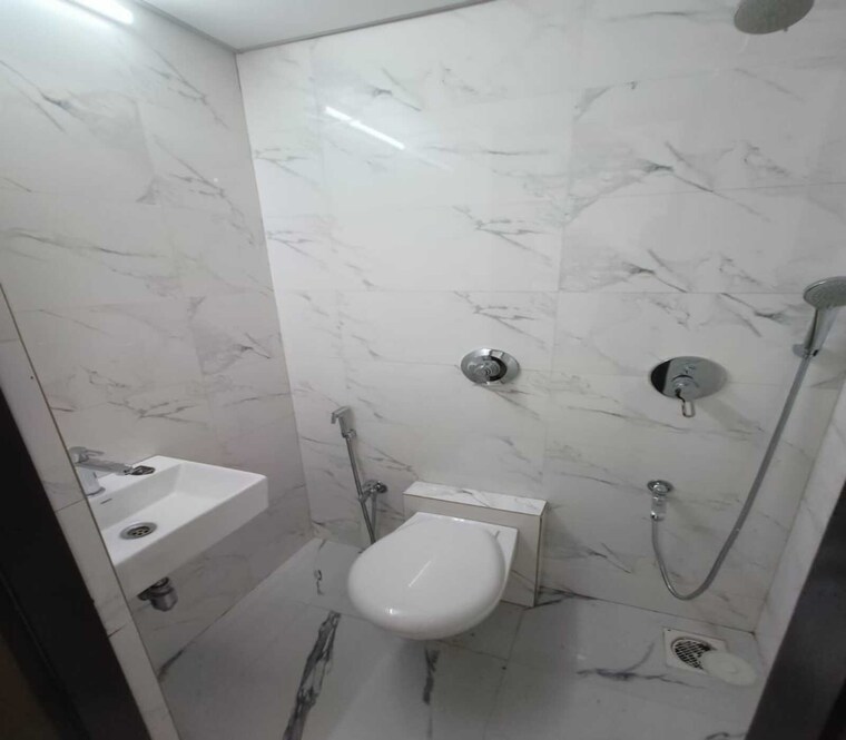 Bathroom, matunga east 2 Bedroom 500 Sq.Ft. Apartment In Matunga East Mumbai 9596824