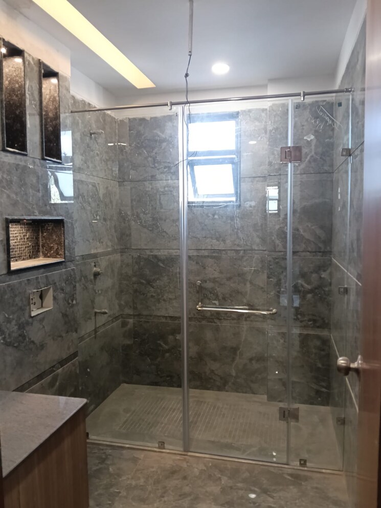 Bathroom, ansal-plaza-sector-23 4 Bedroom 2910 Sq.Ft. Builder Floor In Sector 23 Gurgaon 9596923