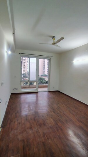 Room in 3.5 BHK Apartment at GPL Eden Heights, Sector 70 – for Rent
