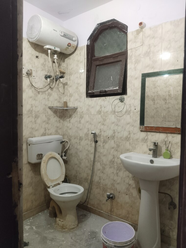 Bathroom, ashoka-enclave-3 2 Bedroom 1050 Sq.Ft. Builder Floor In Sector 35 Faridabad 9596944