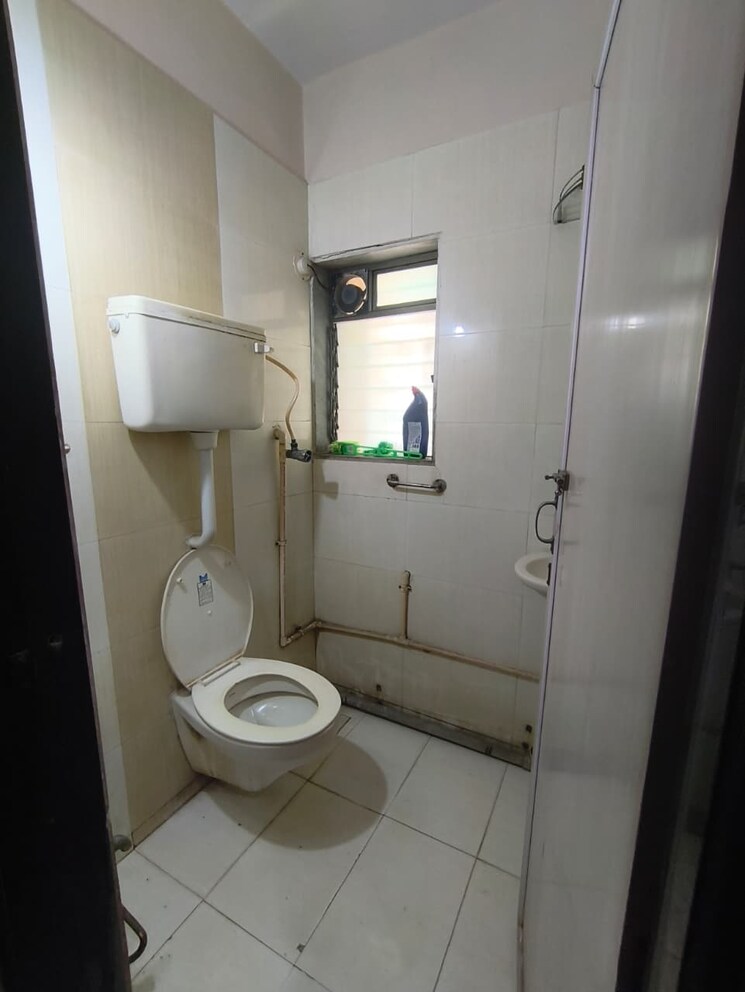 Bathroom, solitaire-heights 2 Bedroom 759 Sq.Ft. Apartment In Malad West Mumbai 9596951