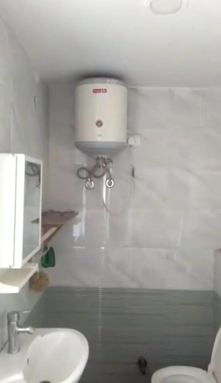 Bathroom, sector 6 dwarka 3.5 Bedroom 2000 Sq.Ft. Apartment In Sector 6 Dwarka Delhi 9596910