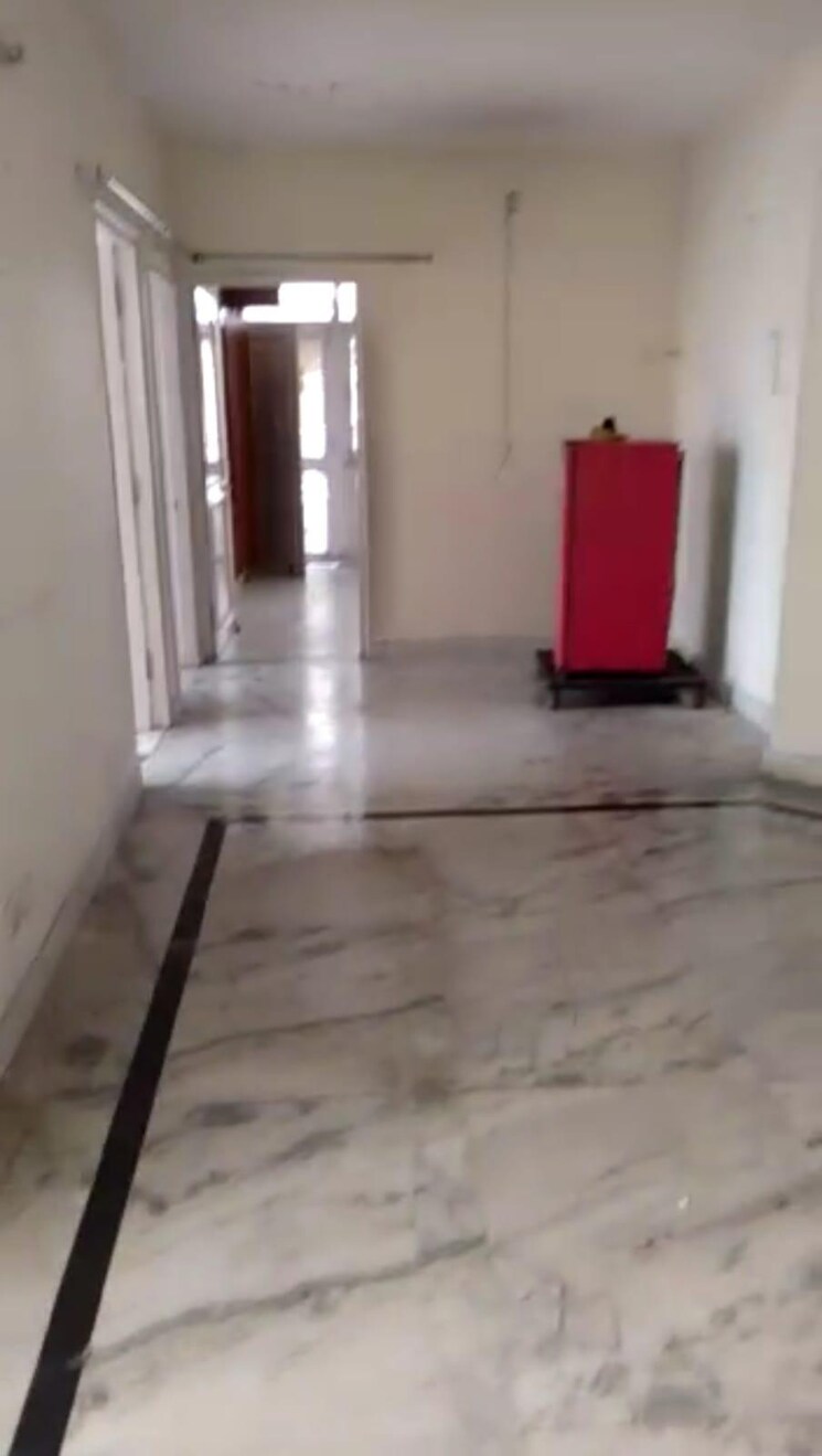 Room, sector 6 dwarka 3.5 Bedroom 2000 Sq.Ft. Apartment In Sector 6 Dwarka Delhi 9596910