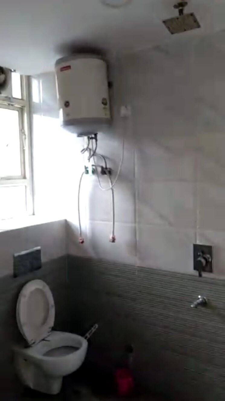 Bathroom, sector 6 dwarka 3.5 Bedroom 2000 Sq.Ft. Apartment In Sector 6 Dwarka Delhi 9596910