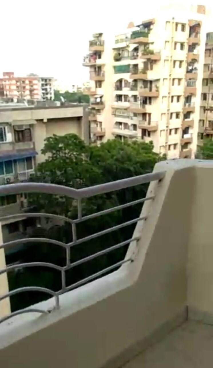 Balcony, sector 6 dwarka 3.5 Bedroom 2000 Sq.Ft. Apartment In Sector 6 Dwarka Delhi 9596910