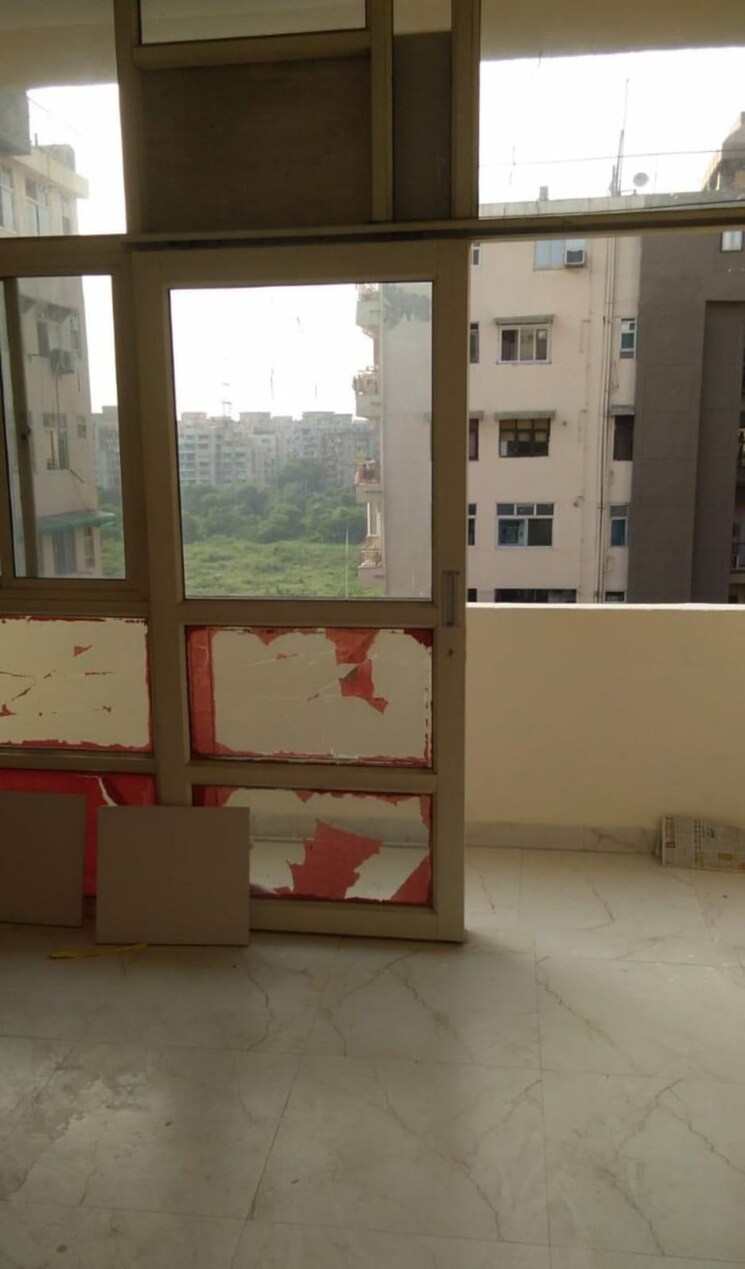 Room, sector 6 dwarka 3.5 Bedroom 2000 Sq.Ft. Apartment In Sector 6 Dwarka Delhi 9596910