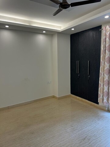 Room in 3 BHK Builder Floor at Ansal Sushant Lok I, Sector 43 – for Rent