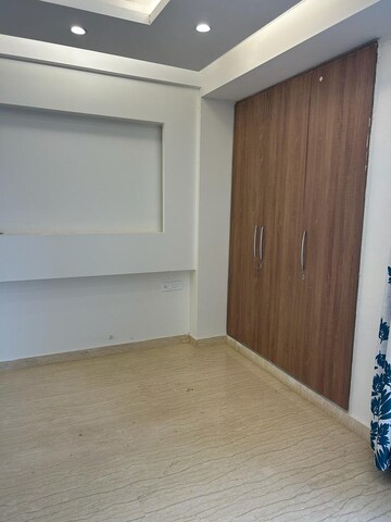 Room in 3 BHK Builder Floor at Ansal Sushant Lok I, Sector 43 – for Rent