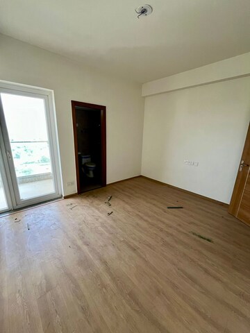 Room in 4 BHK Apartment at Railway Officers RPF Society, Sector 9a – for Rent