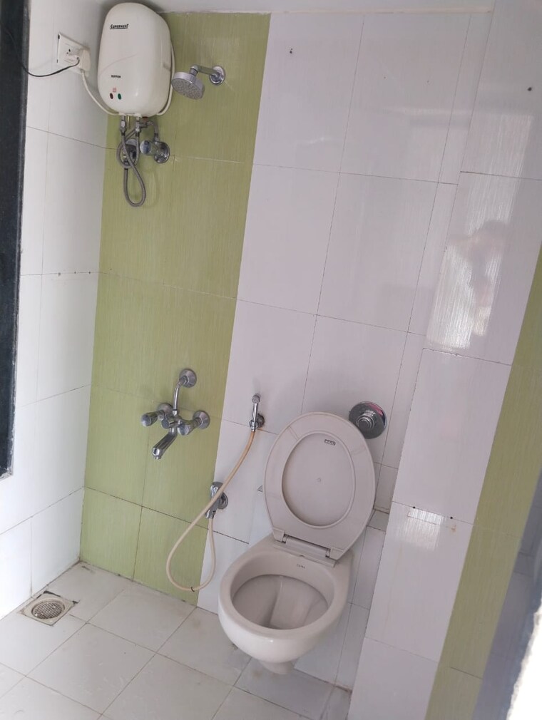 Bathroom, amann-marina 2 Bedroom 1400 Sq.Ft. Apartment In Worli Mumbai 9597014