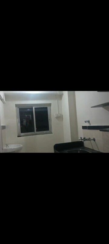 Room in 1 BHK Apartment at Century Mill Mhada Building, Lower Parel – for Rent