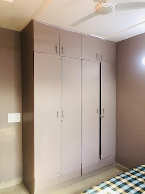 Room in 3 BHK Builder Floor at Uttam Nagar – for Rent