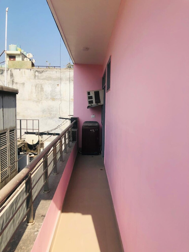 Balcony, uttam nagar 3 Bedroom 100 Sq.Yd. Builder Floor In Uttam Nagar Delhi 9597072