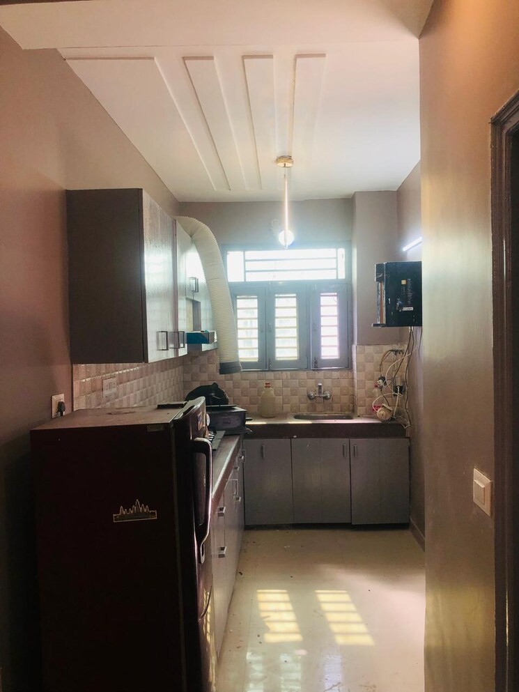 Kitchen, uttam nagar 3 Bedroom 100 Sq.Yd. Builder Floor In Uttam Nagar Delhi 9597072