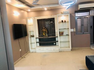 Room in 3 BHK Builder Floor at Uttam Nagar – for Rent