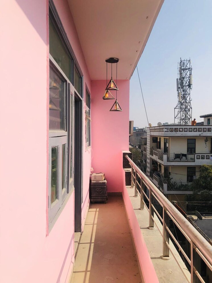 Balcony, uttam nagar 3 Bedroom 100 Sq.Yd. Builder Floor In Uttam Nagar Delhi 9597072
