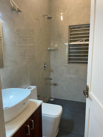 Bathroom in 1.5 BHK Apartment at Jayamahal – for Rent