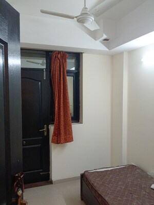 Room in 1 BHK Builder Floor at Sector 40 – for Rent
