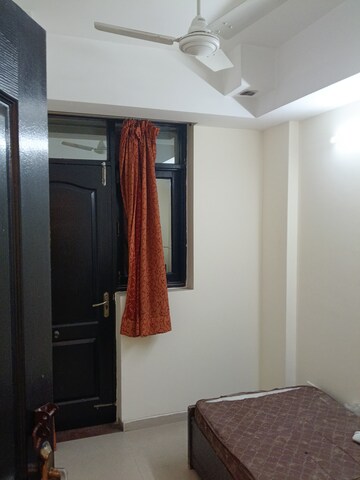 Room in 1 BHK Builder Floor at Sector 40 – for Rent