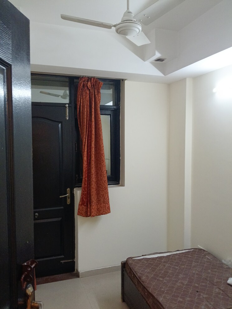 Room, sector 40 1 Bedroom 1400 Sq.Ft. Builder Floor In Sector 40 Gurgaon 9597085