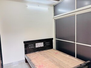 Room in 2 BHK Builder Floor at Manikonda – for Rent