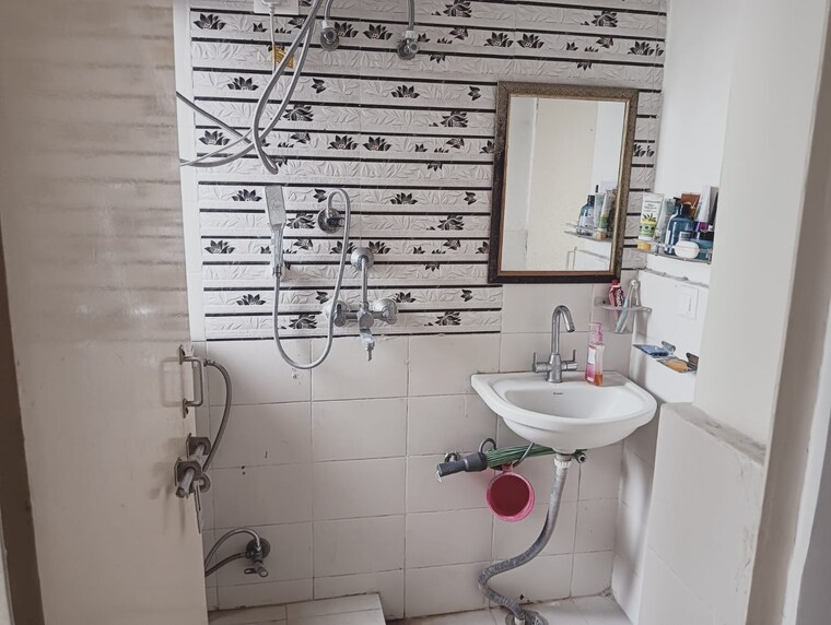 Bathroom, bptp-elite-floors 3 Bedroom 2250 Sq.Ft. Apartment In Sector 83 Faridabad 9597108
