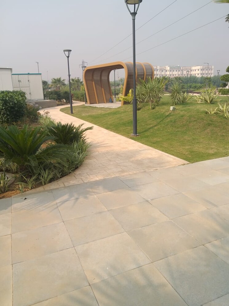 Garden, bptp-district-phase-2  150 Sq.Yd. Plot In Sector 84 Faridabad 9597144